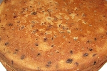 Шаг 2: В один корж кладем, столовую …