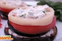 Шаг 2: Моем и нарезаем кружочками помидоры …