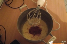 Шаг 2: После добавляем ложку какао и …