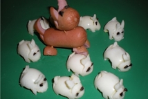 Шаг 4: Из перепелиный яиц сделать зайчиков, …