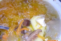 Шаг 2: Варить до почти готовности картошки, …