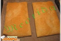 Шаг 2: размораживаем тесто, раскатываем на присыпанном …