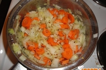 Шаг 3: Печенку нарезаем на небольшие кусочки. …