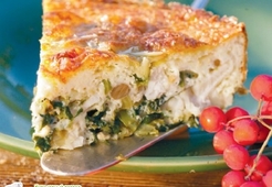 Пирог с рыбой, цветной капустой и салатом радиччо