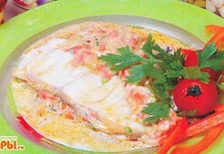 Рыба, тушенная с вином и яблоками