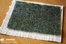 Шаг 5: На коврик мы положим один …