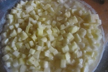 Шаг 3: и картофель порезать кубиками 0,5см …