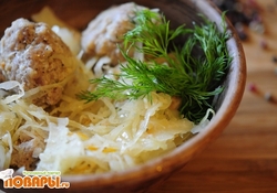 Рецепт: Капуста с фрикадельками "Доброе утро" 