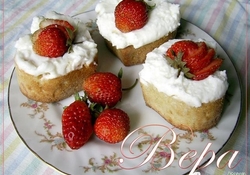 Рецепт: Клубничные пироженки
