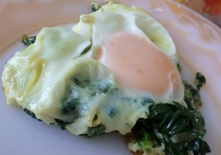 Рецепт: Яичница на шпинате