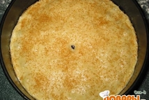 Шаг 3: Раскатать меньшую часть теста, накрыть …