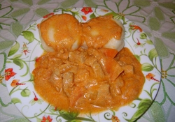 Рецепт: Свинина тушеная со сметаной и чесноком