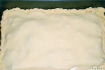 Шаг 2: Тесто разделить на две части, …