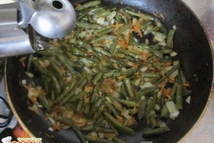 Шаг 6: Потом добавляем соль, перец и …