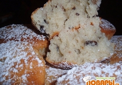 Рецепт: Маффины с грецкими орехами и изюмом