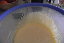 Шаг 3: а желтки растереть с 2 …