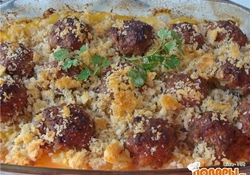 Рецепт: Картофель, запеченный с мясом, под сухариками