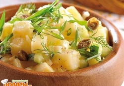 Рецепт: Горячий салат из картофеля с огурцами и каперсами