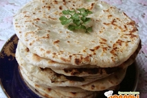 Шаг 7: Масло растопить. Обжаренные лепешки складывать …