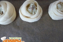 Шаг 3: Одну из трёх частей оборачиваем …