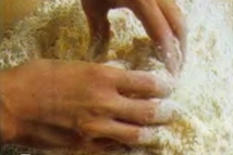 Шаг 1: Приготовление песочного теста начинается с …