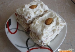 Творожное пирожное с бананом и ананасом