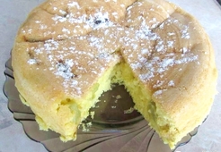 Пирог с ревенем, приготовленный в мультиварке