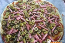 Шаг 11: После чего выложить оливки.