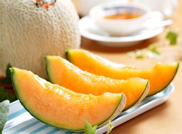 Дыня чистит печень