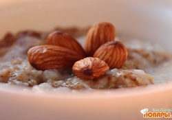 Рецепт: Овсяная каша с финиками (без сахара)