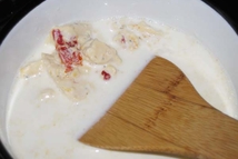 Шаг 2: Сливки нагреть (не кипятить) и …