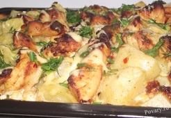 Запеченный картофель с филе курицы и перцем 