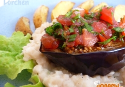 Рецепт: Баклажаны с фасолевым пюре и картофелем