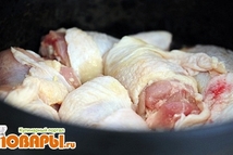 Шаг 2: Как только окорочка подготовим, можно …