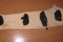 Шаг 5: Тесто немного раскатать и разрезать …