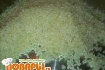 Шаг 3: Обжариваем рис минут пять, пока …