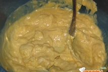 Шаг 1: Маргарин подогрейте до сметанообразной консистенции. …