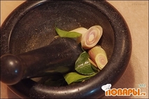 Шаг 8: Лемонграсс режем на дюймовые кусочки …