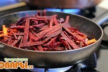 Шаг 5: Свеклу почистить, помыть и порезать …