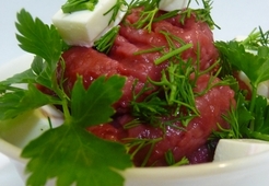 Свекольные ньёкки с фетаксой и зеленью