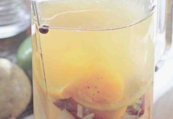 Согревающий компот из сухофруктов с пряностями  