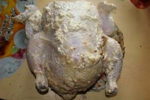 Шаг 5: Возьмите курицу и нафаршируйте гречкой. …