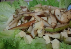 Салат из груш с голубым сыром