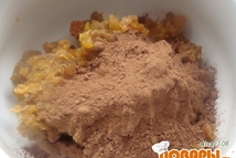 Шаг 2: Добавляем семечки, изюим с курагой …