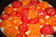 Шаг 3: Помидоры порезать кружочками толщиной примерно …