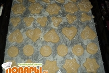 Шаг 3: Раскатываем его, на посыпанном мукой, …