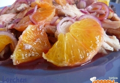 Салат с курицей и апельсинами под клюквенным соусом