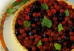 Пирог с кремом и ягодами 