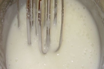 Шаг 4: Пока тесто превращается в коржи …