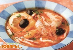 Солянка с рыбой и кальмарами